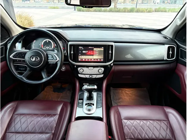 Car image 19
