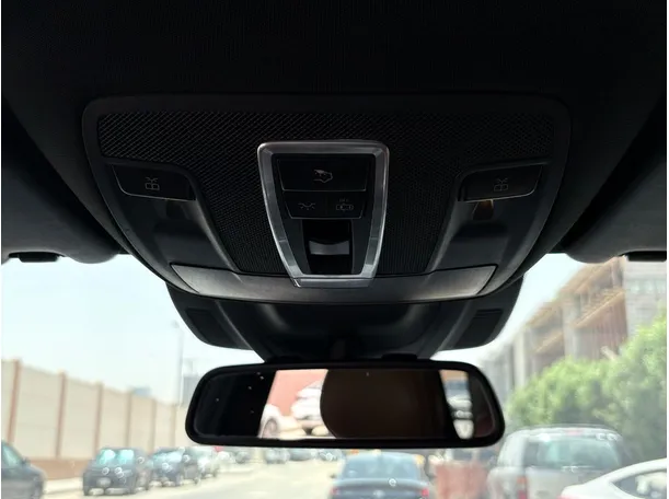Car image 28