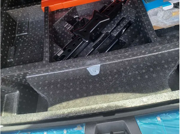 Car image 23
