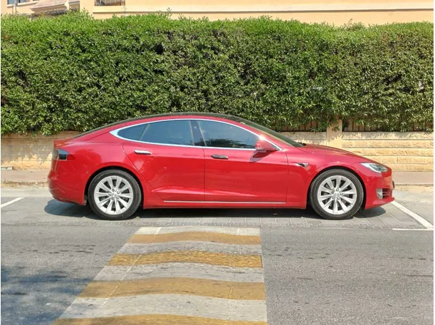 Car image 8