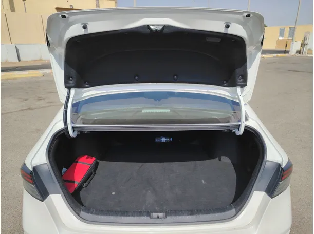 Car image 26