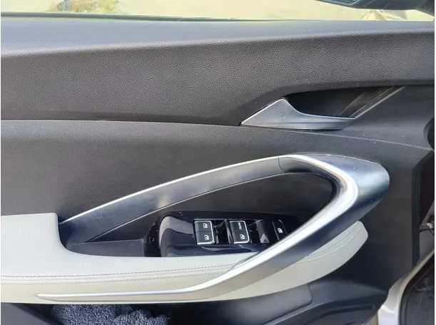 Car image 29
