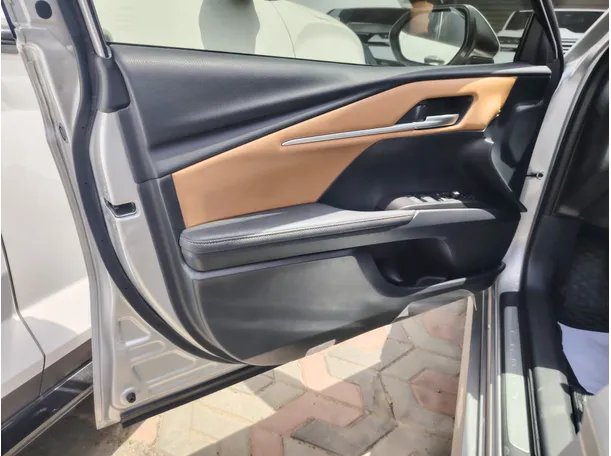 Car image 13
