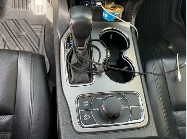 Car image 16
