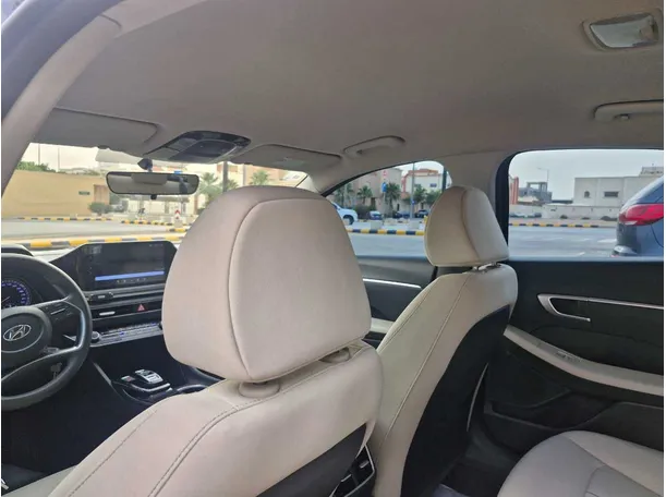 Car image 15