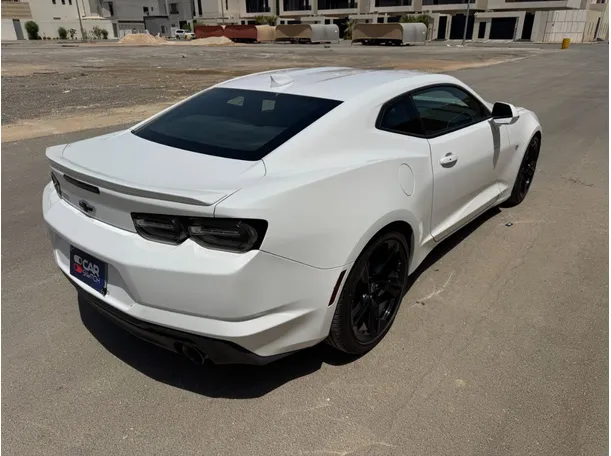 Car image 5
