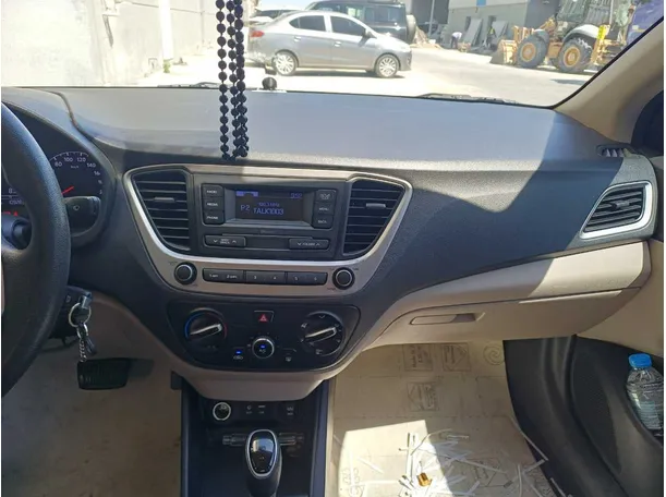 Car image 16