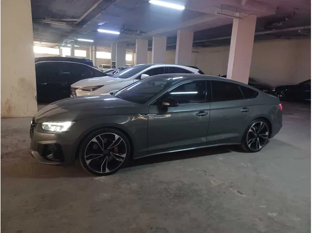Car image 8