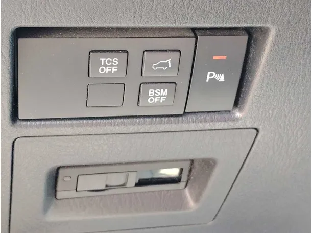 Car image 30