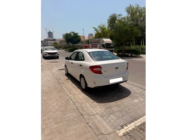 Car image 5