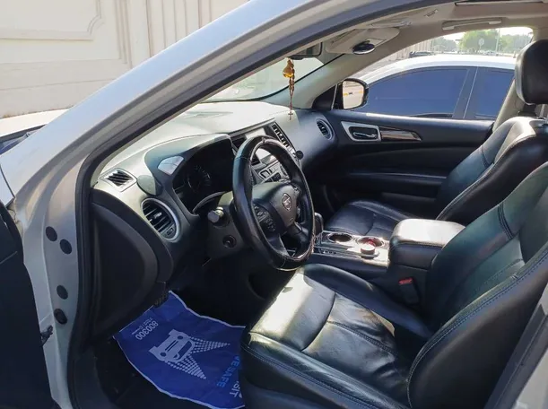 Car image 11