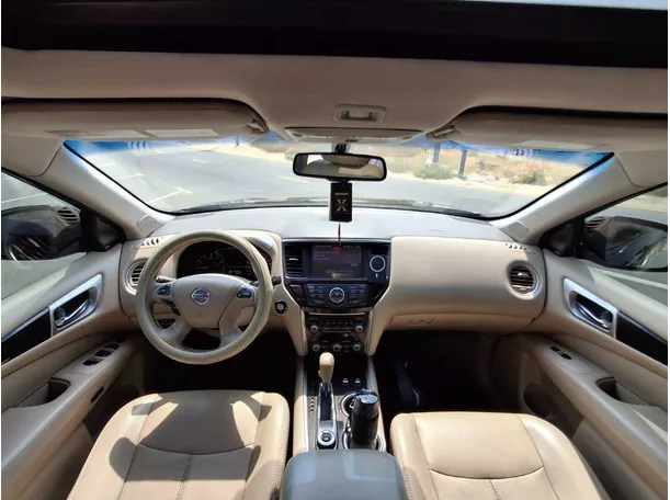 Car image 14