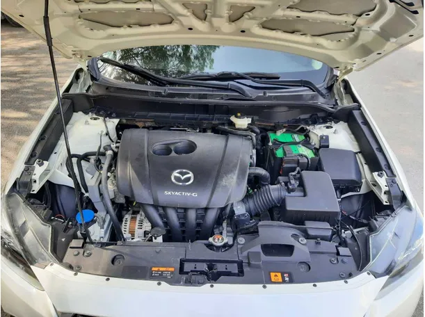 Car image 19