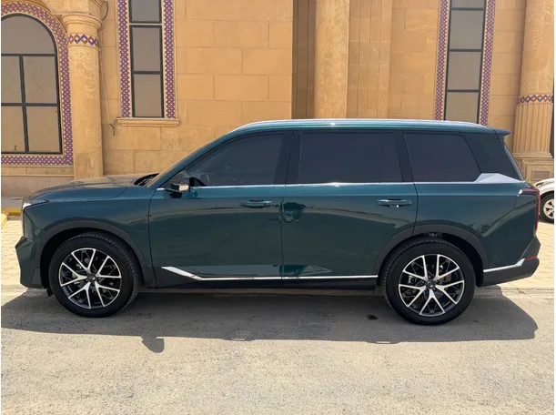 Car image 8
