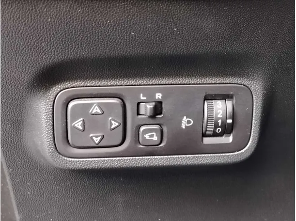 Car image 32