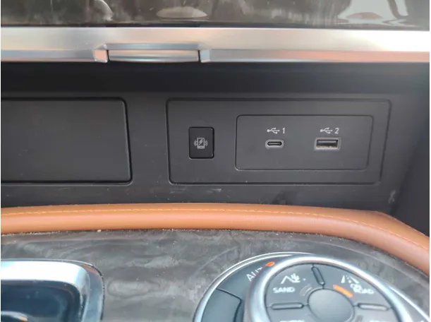 Car image 25