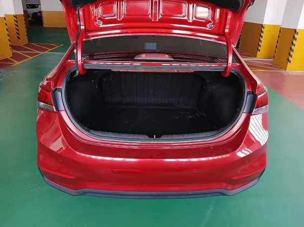 Car image 19