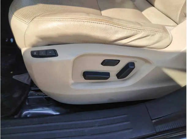 Car image 34