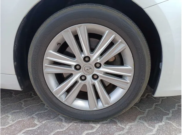 Car image 9