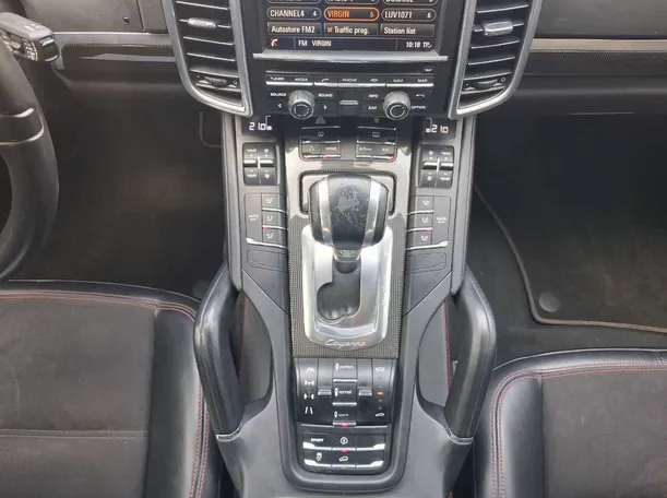 Car image 17