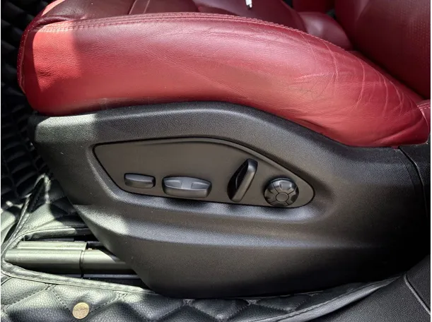 Car image 27