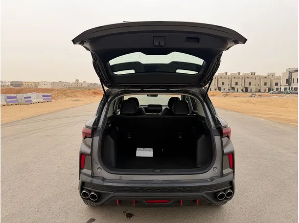 Car image 19