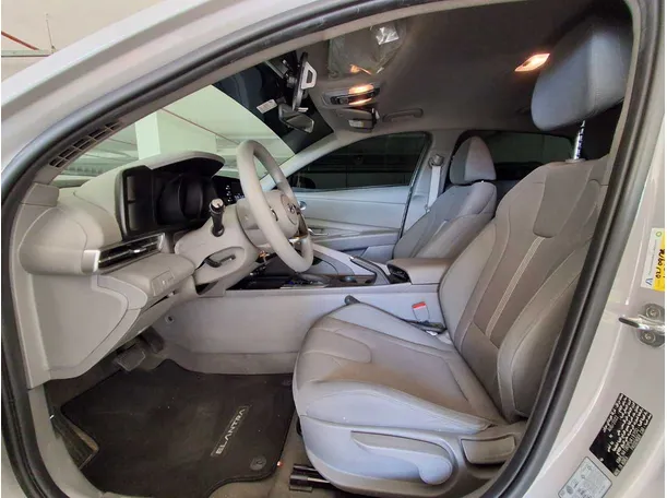 Car image 12