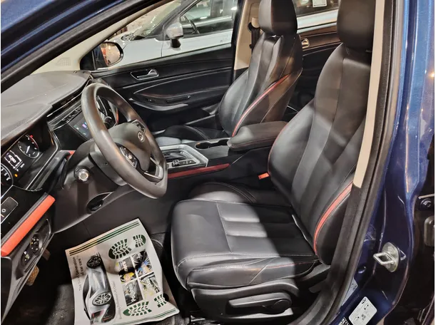 Car image 14