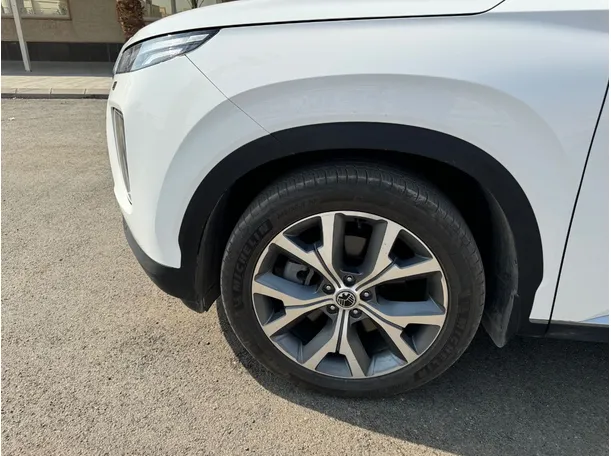 Car image 8