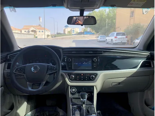 Car image 19