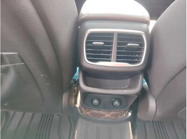 Car image 34