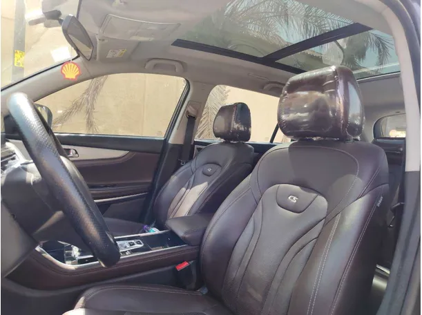 Car image 13