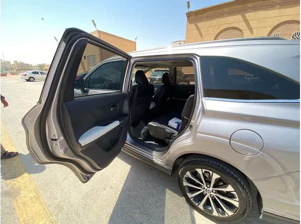 Car image 12