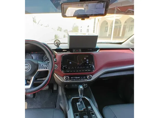 Car image 17