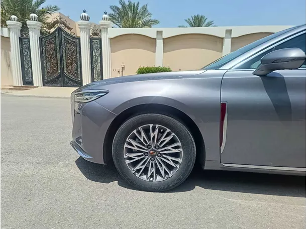 Car image 9