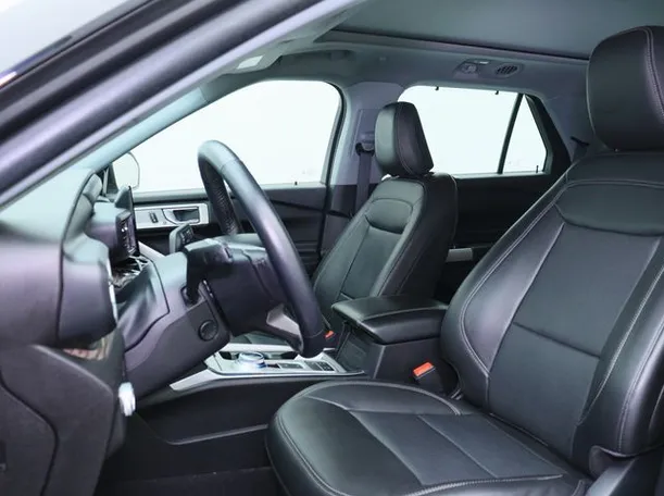 Car image 8