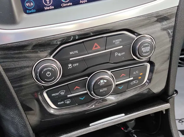 Car image 23