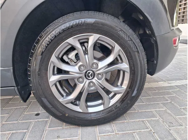 Car image 9