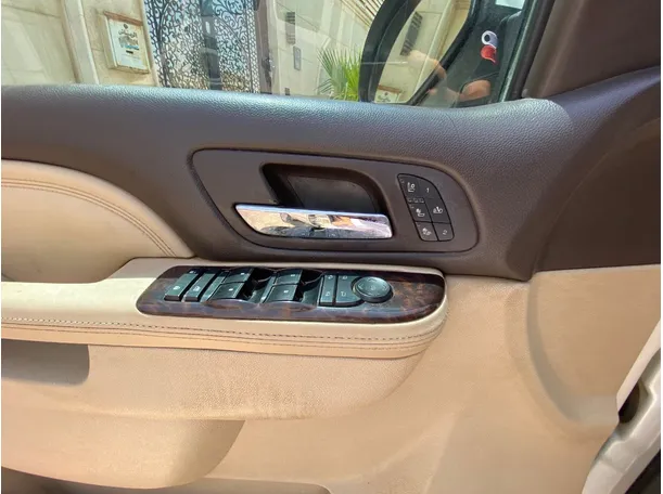 Car image 25