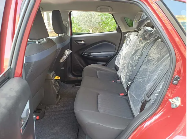 Car image 13