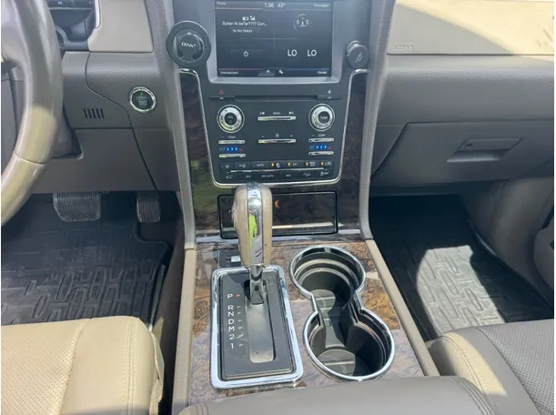 Car image 17