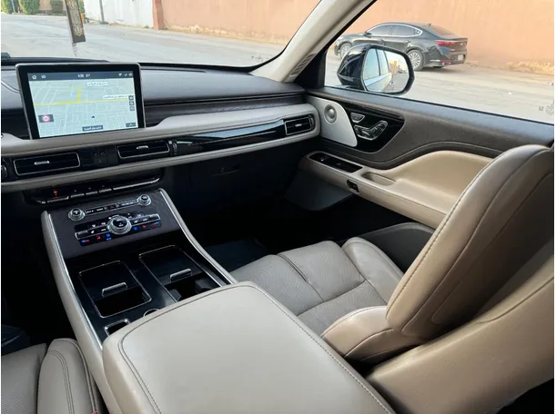 Car image 24
