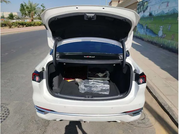 Car image 30