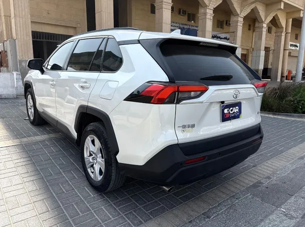 Car image 7