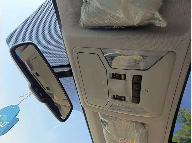 Car image 29