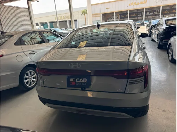 Car image 5