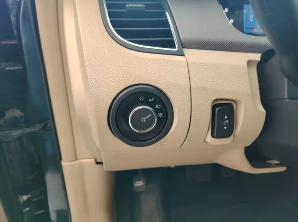 Car image 37