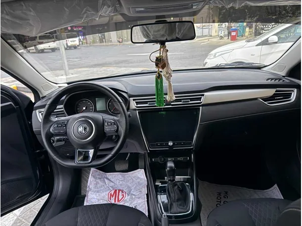 Car image 10