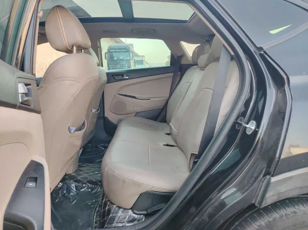 Car image 15