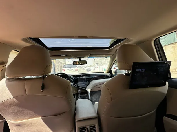 Car image 15